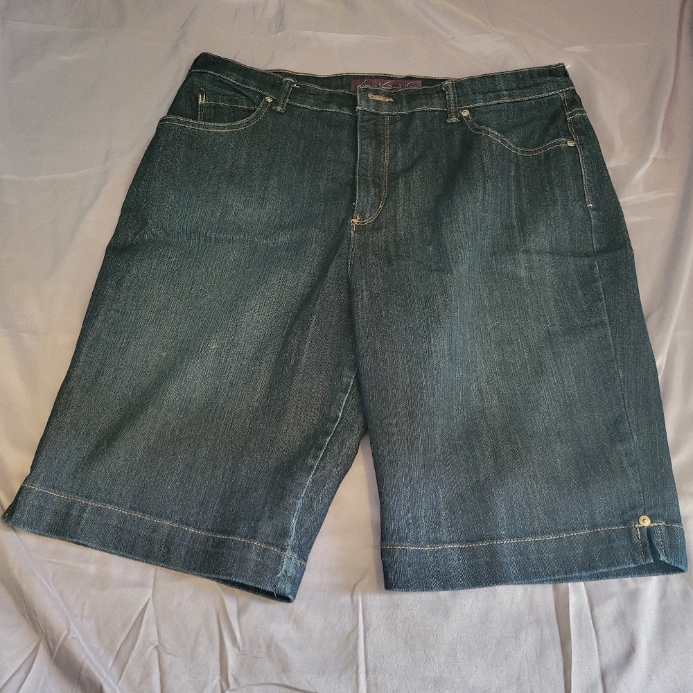 Stylish Denim Shorts Sz 16
